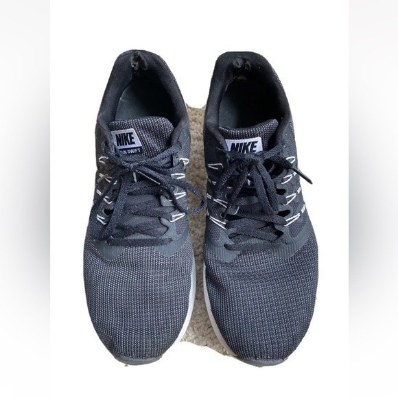 Nike Run Swift Men’s Size 10.5 Black White Running Shoes 908989-001 main image 5